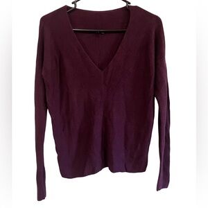 Eileen Fisher S Lightweight Tencel Silk Purple V-
Neck Pullover Sweater Sz S